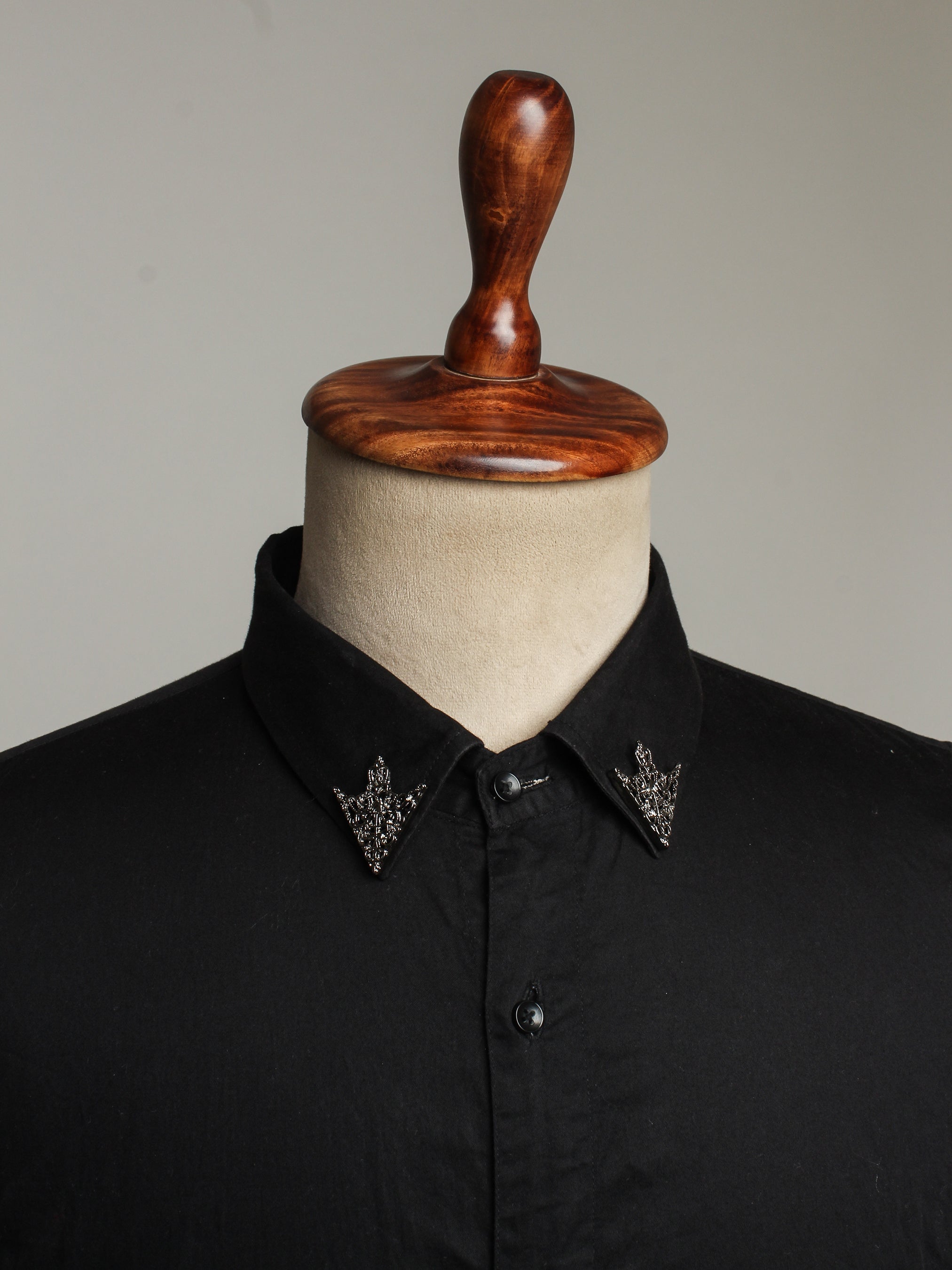 Black Antique Collar Corners