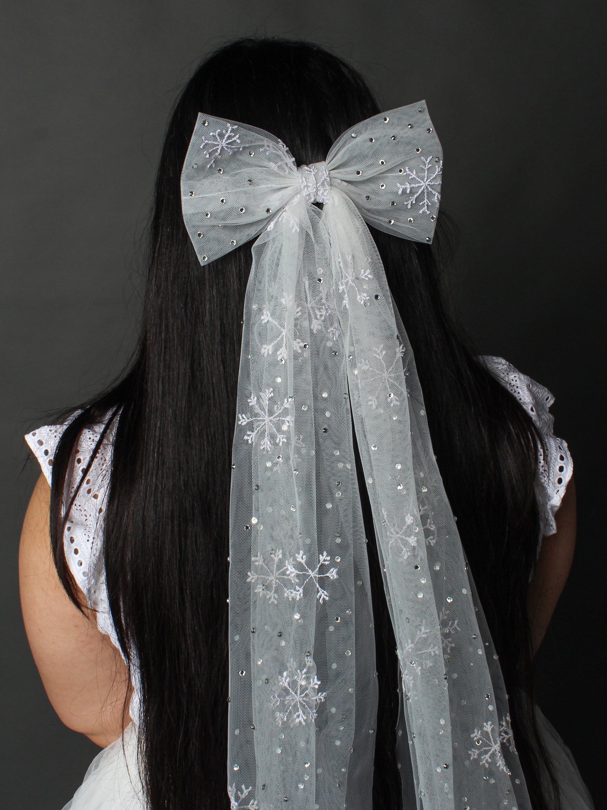 Snowflake Embroidered Bridal Hair Bow with Veil