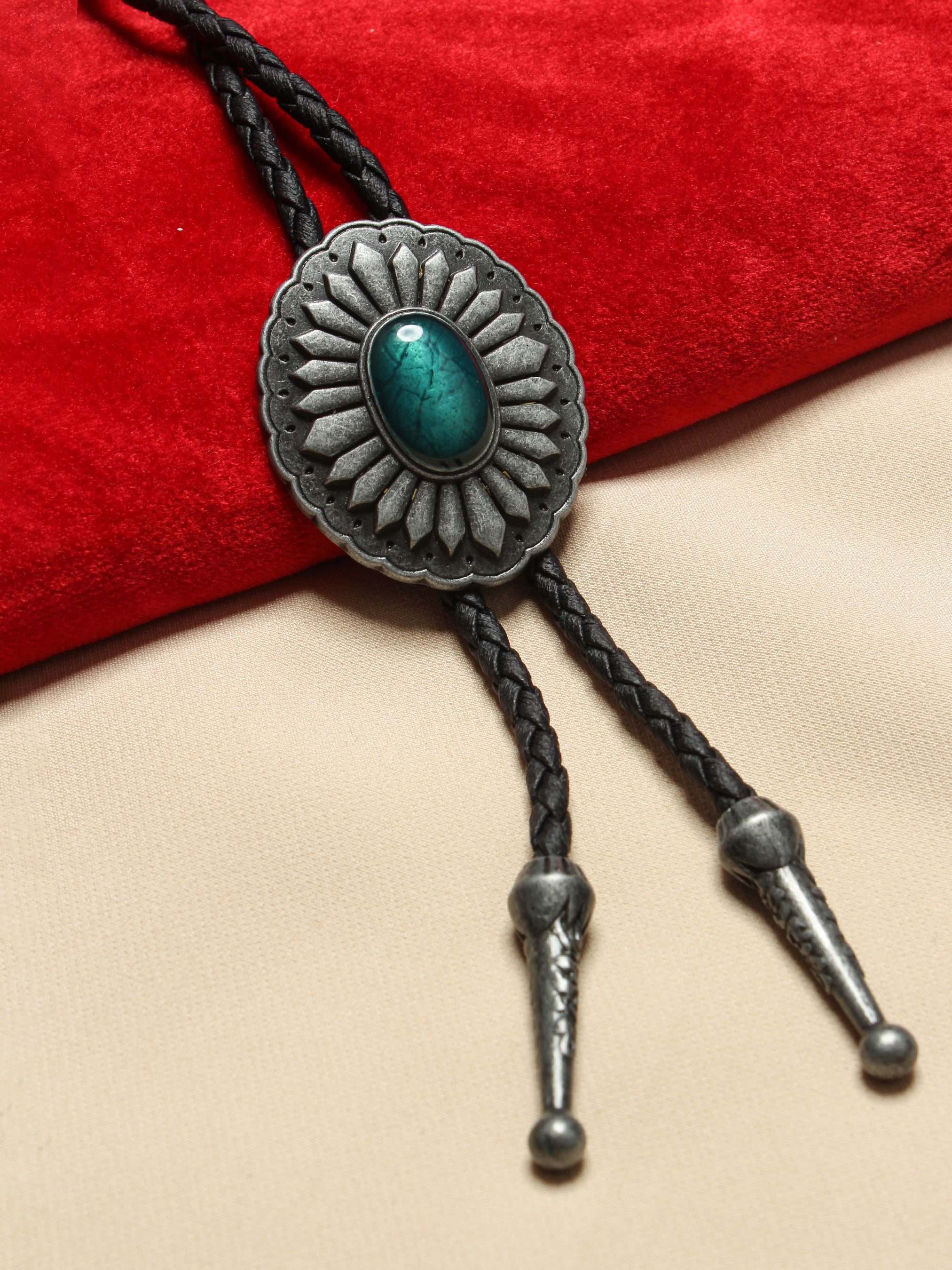 Cowboy Western Bolo Tie