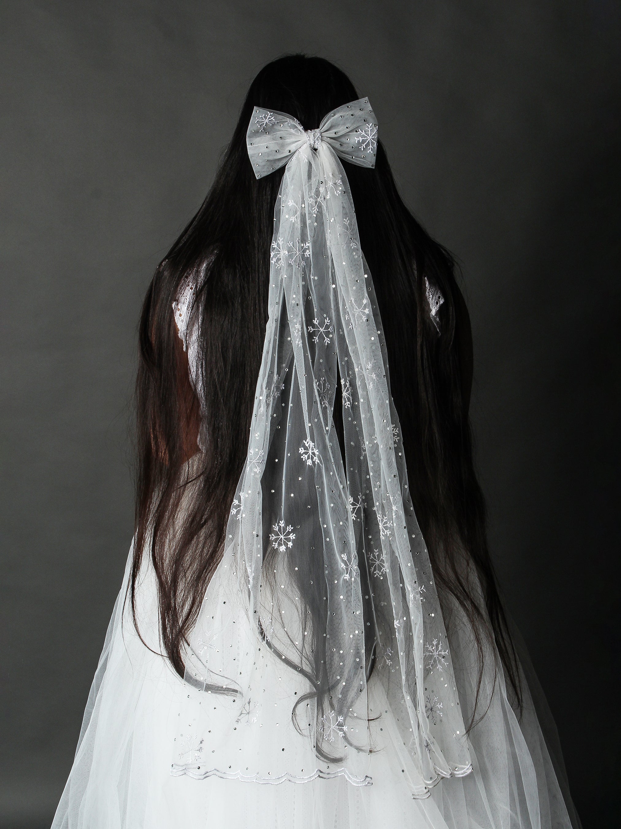 Snowflake Embroidered Bridal Hair Bow with Veil