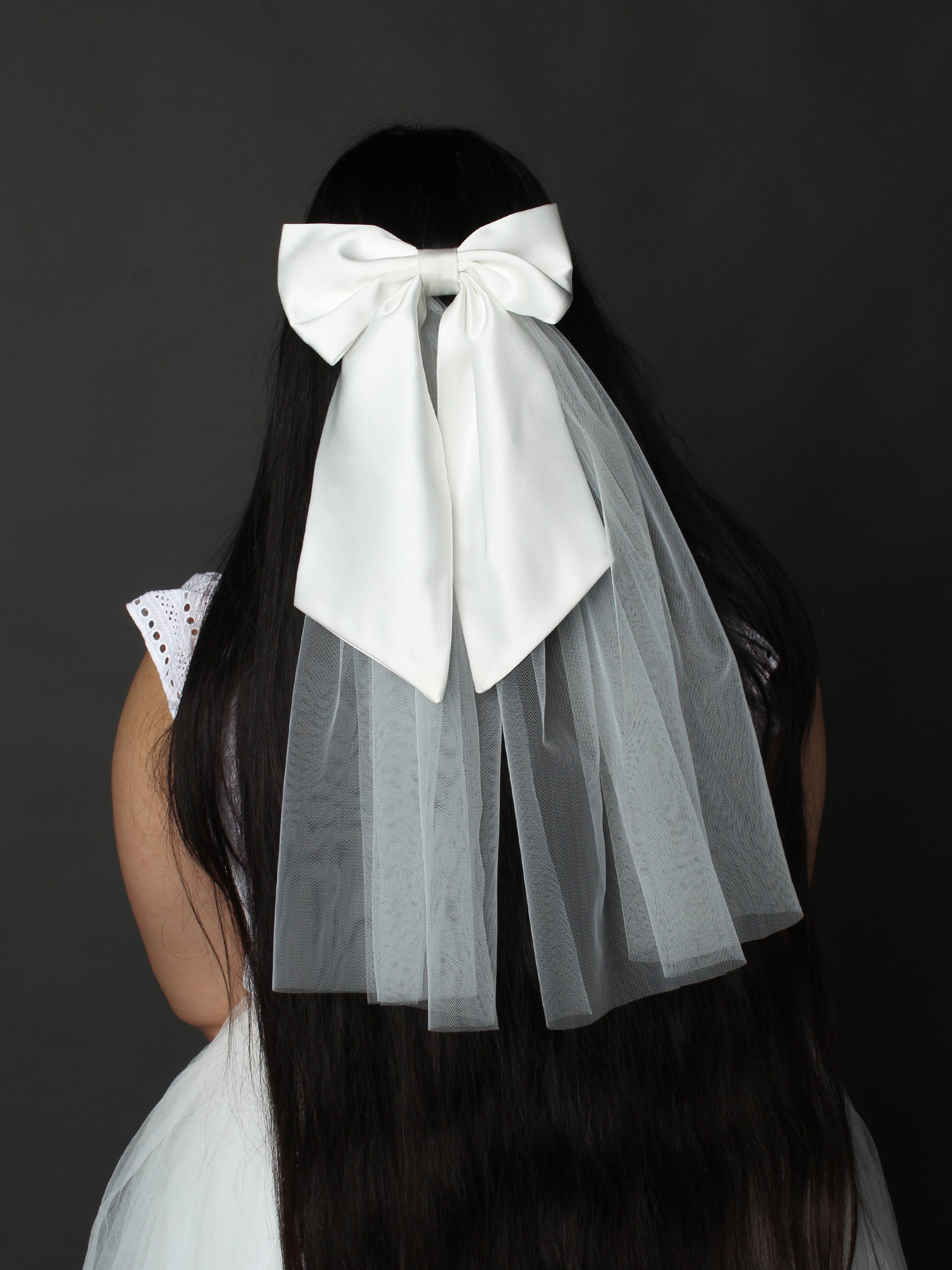 Classic Satin Bridal Hair Bow with Tulle Veil